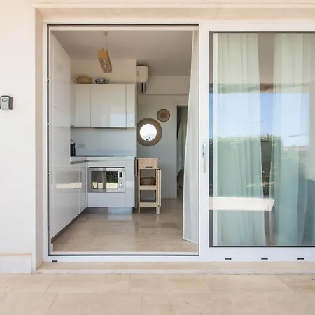 Guesthost - Amazing Apartman Olbia